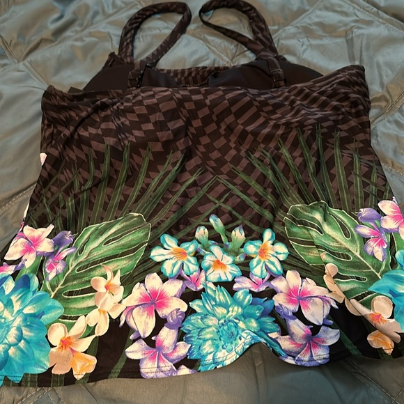 Coco Reef Takini top - Picture 2 of 3